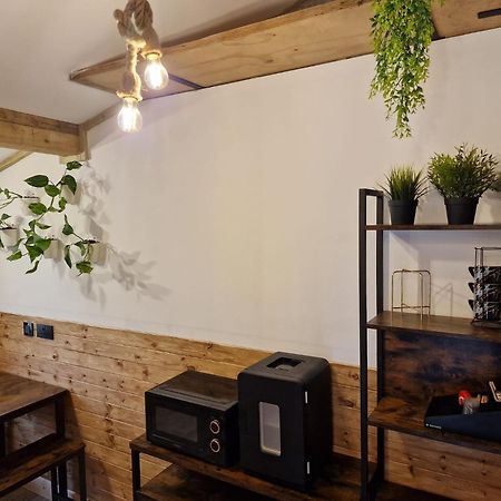 Two-Bedroom Cosy Country Lodge With Private Patio Greenhithe Eksteriør bilde