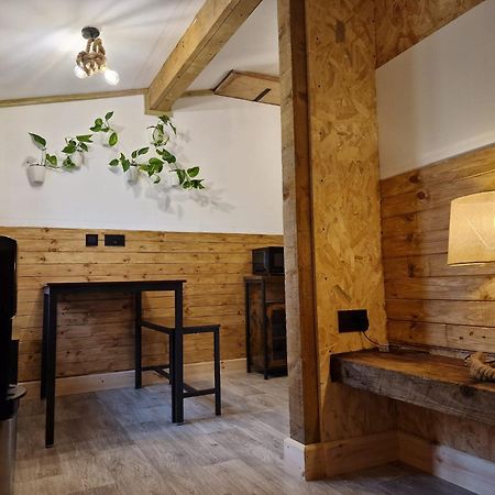 Two-Bedroom Cosy Country Lodge With Private Patio Greenhithe Eksteriør bilde