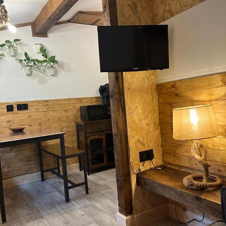 Two-Bedroom Cosy Country Lodge With Private Patio Greenhithe Eksteriør bilde