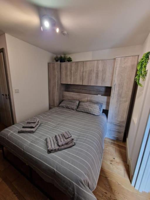 Two-Bedroom Cosy Country Lodge With Private Patio Greenhithe Eksteriør bilde