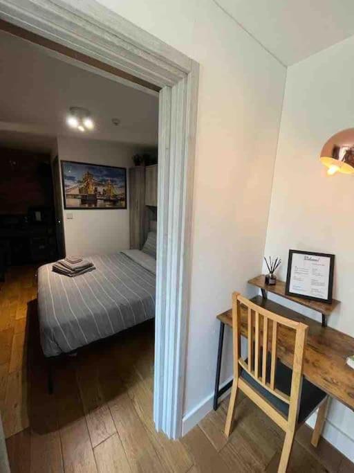 Two-Bedroom Cosy Country Lodge With Private Patio Greenhithe Eksteriør bilde