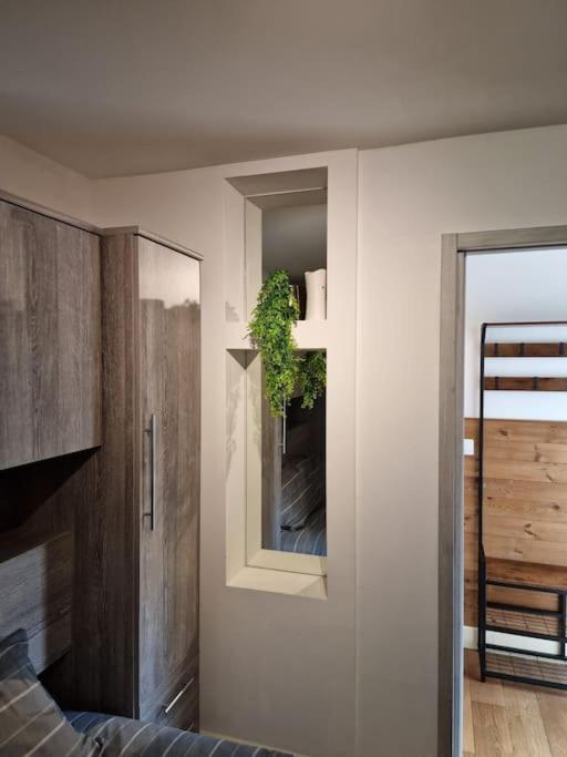 Two-Bedroom Cosy Country Lodge With Private Patio Greenhithe Eksteriør bilde