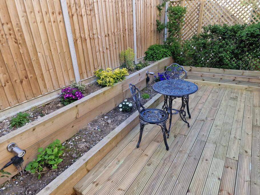 Two-Bedroom Cosy Country Lodge With Private Patio Greenhithe Eksteriør bilde