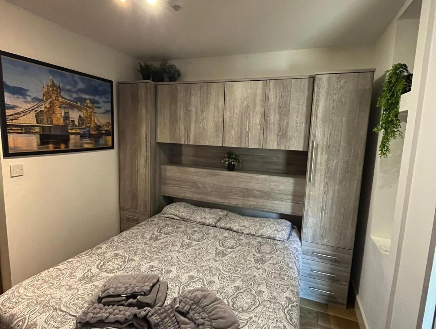Two-Bedroom Cosy Country Lodge With Private Patio Greenhithe Eksteriør bilde
