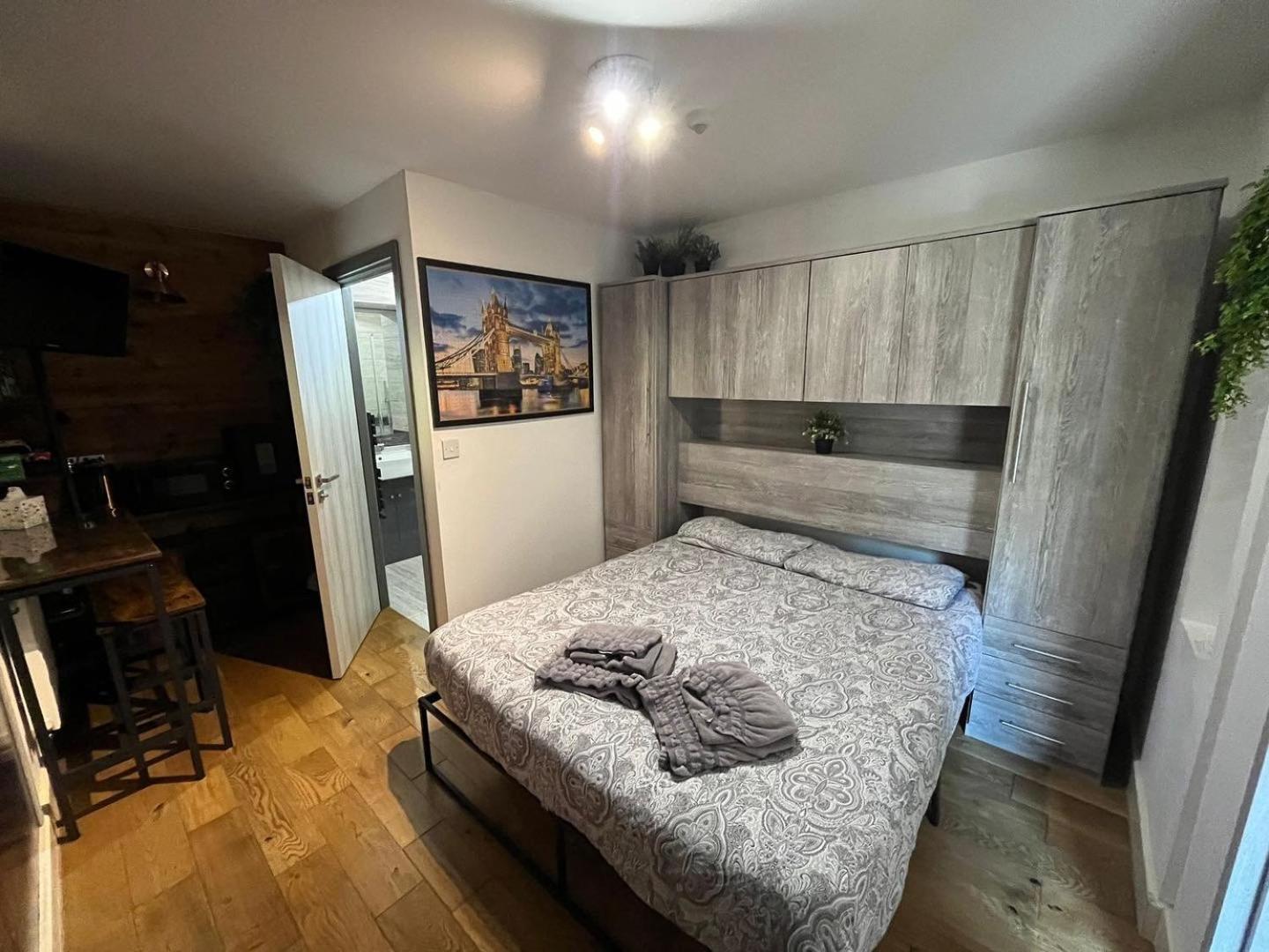 Two-Bedroom Cosy Country Lodge With Private Patio Greenhithe Eksteriør bilde