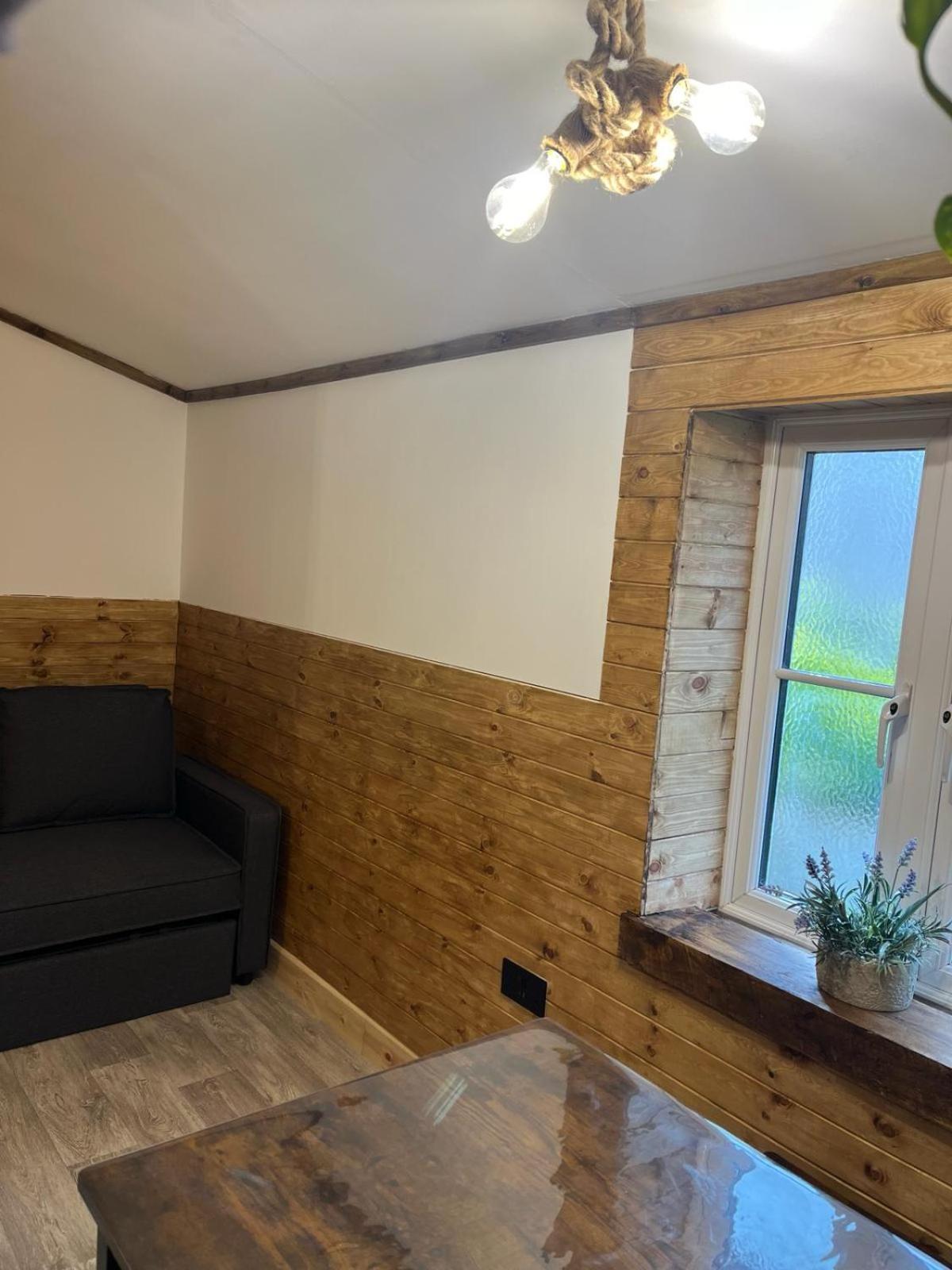 Two-Bedroom Cosy Country Lodge With Private Patio Greenhithe Eksteriør bilde
