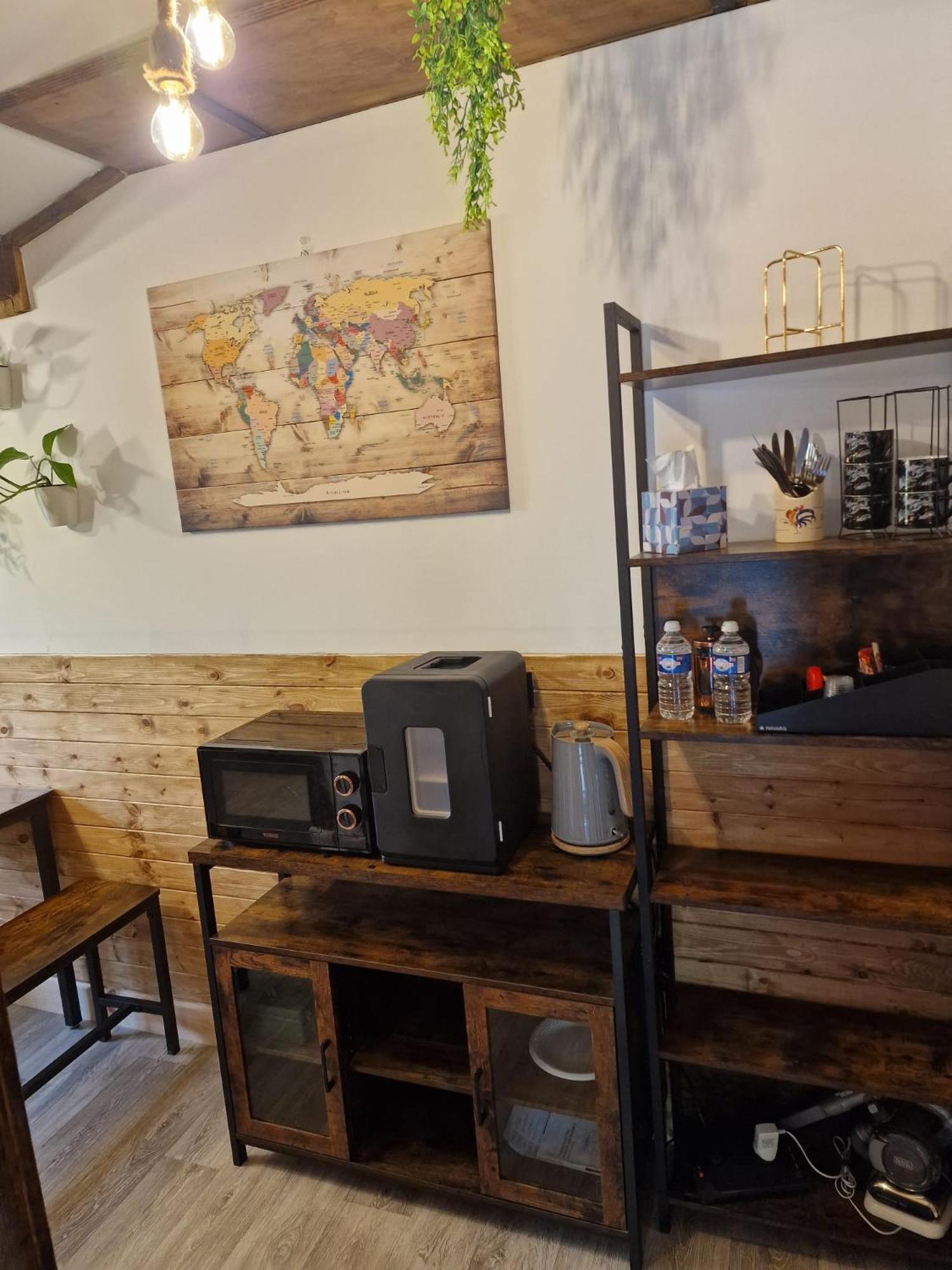 Two-Bedroom Cosy Country Lodge With Private Patio Greenhithe Eksteriør bilde